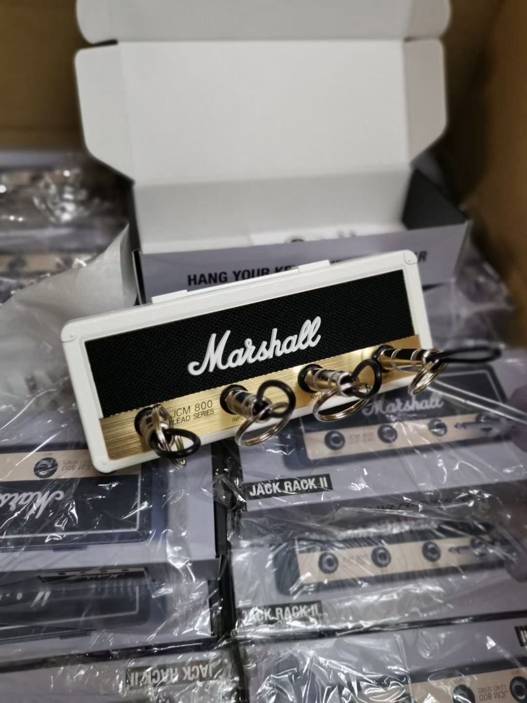 marshall-fender-guitar-speaker-storage-gift-base-keychain-1